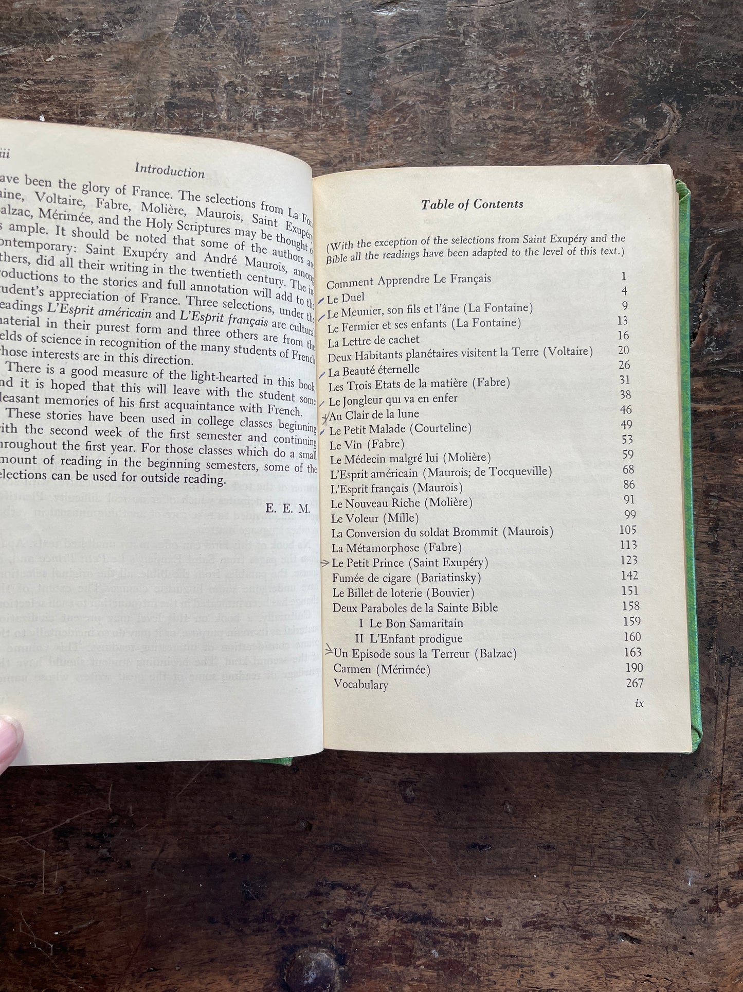 1962 Beginning Readings in French Vintage Library Book