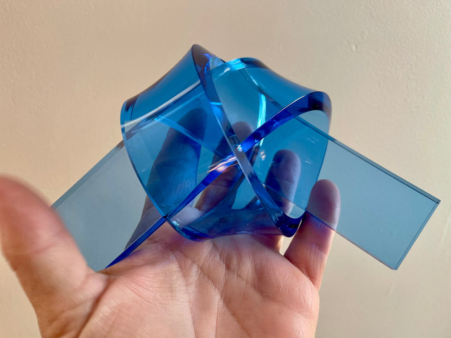 Acrylic Love Knot 7" Transparent Blue