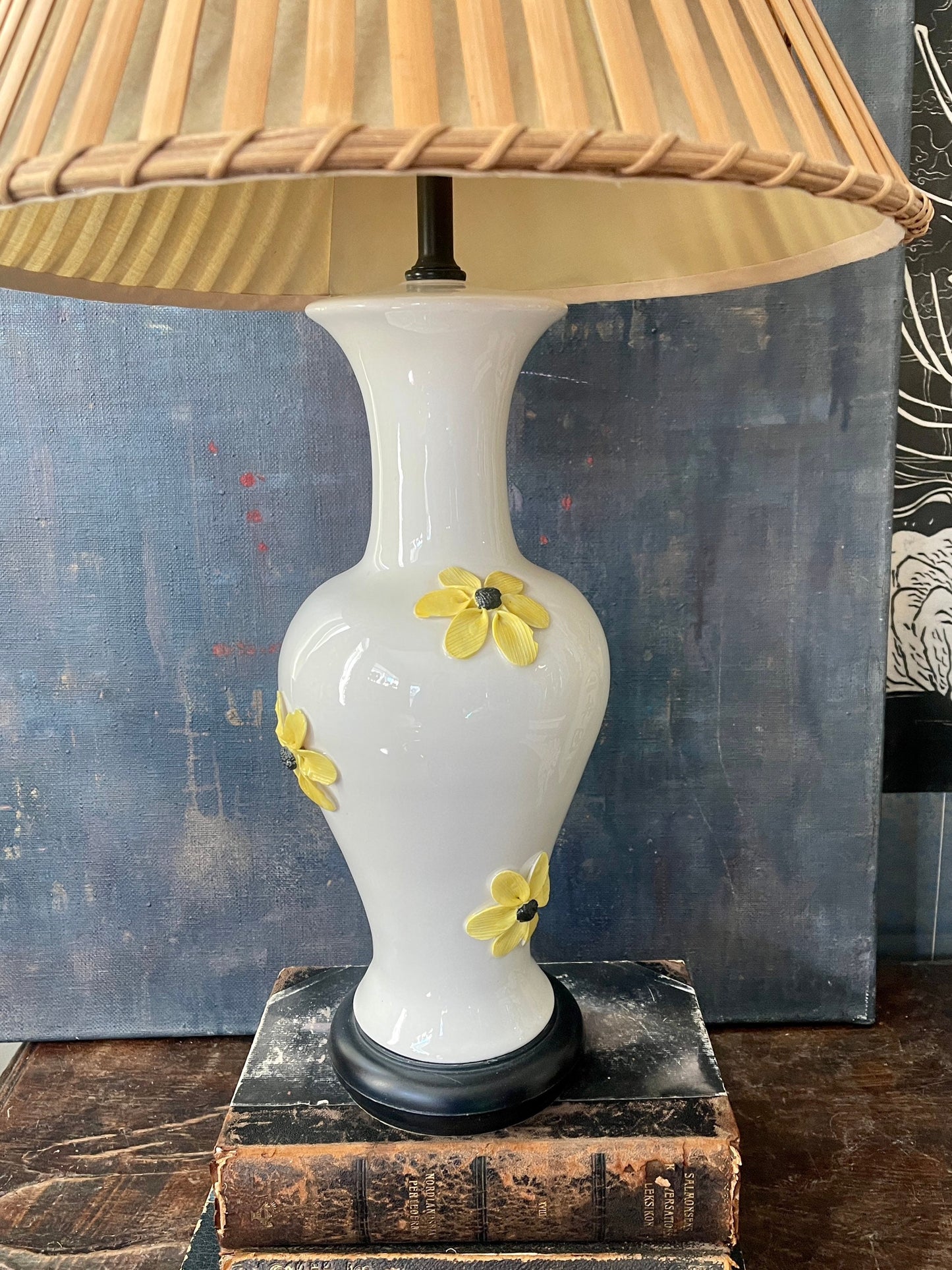 Vintage Italian Yellow Daisy Capodimonte Style Lamp