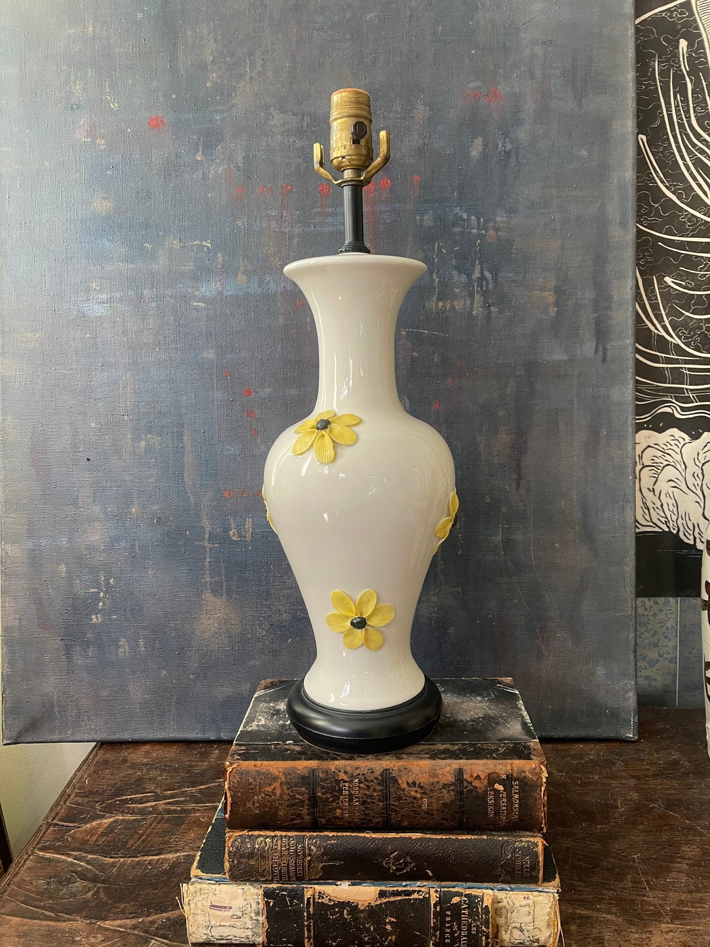 Vintage Italian Yellow Daisy Capodimonte Style Lamp