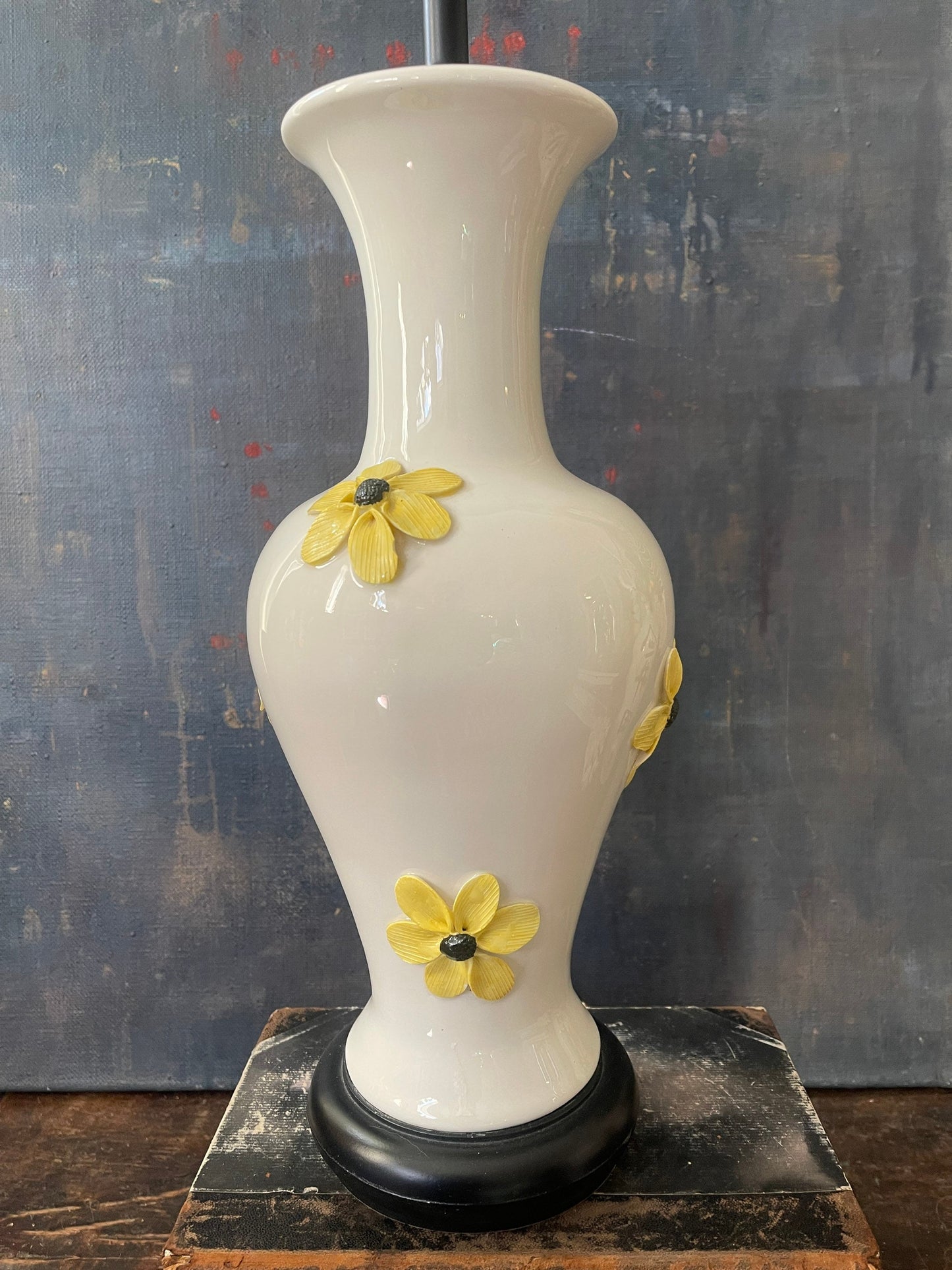 Vintage Italian Yellow Daisy Capodimonte Style Lamp