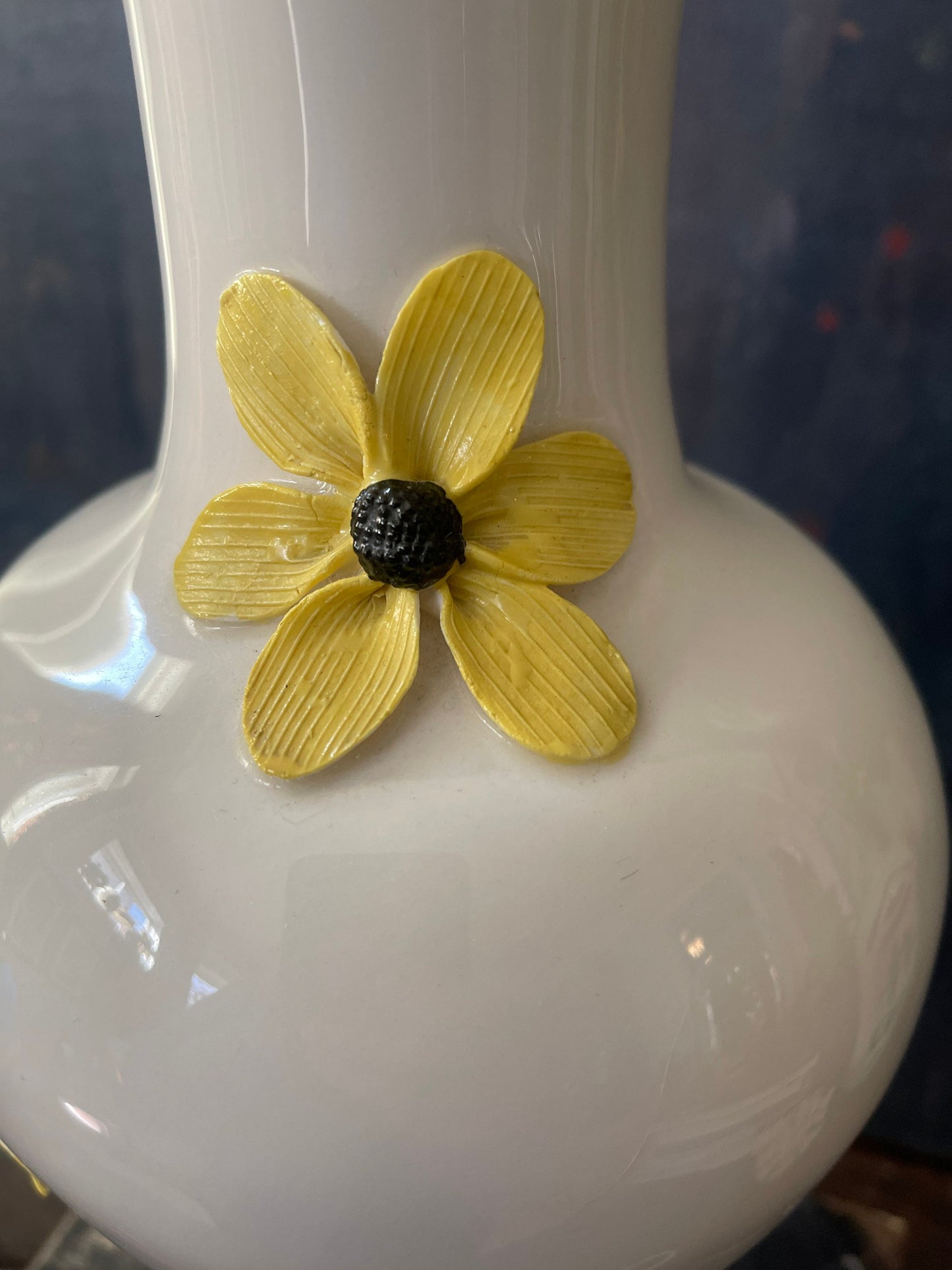 Vintage Italian Yellow Daisy Capodimonte Style Lamp