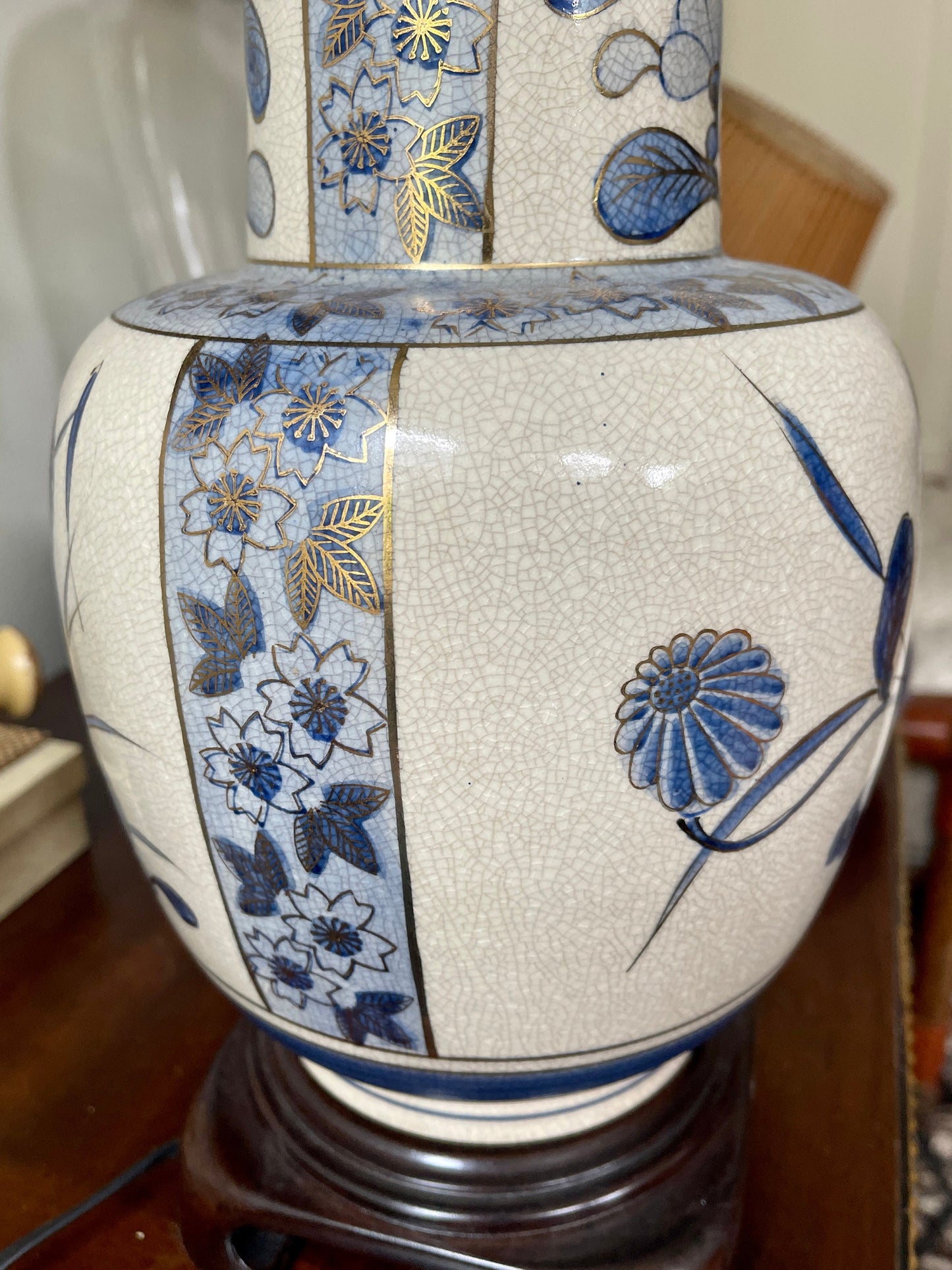 Vintage Blue and White Wildwood Asian Lamp