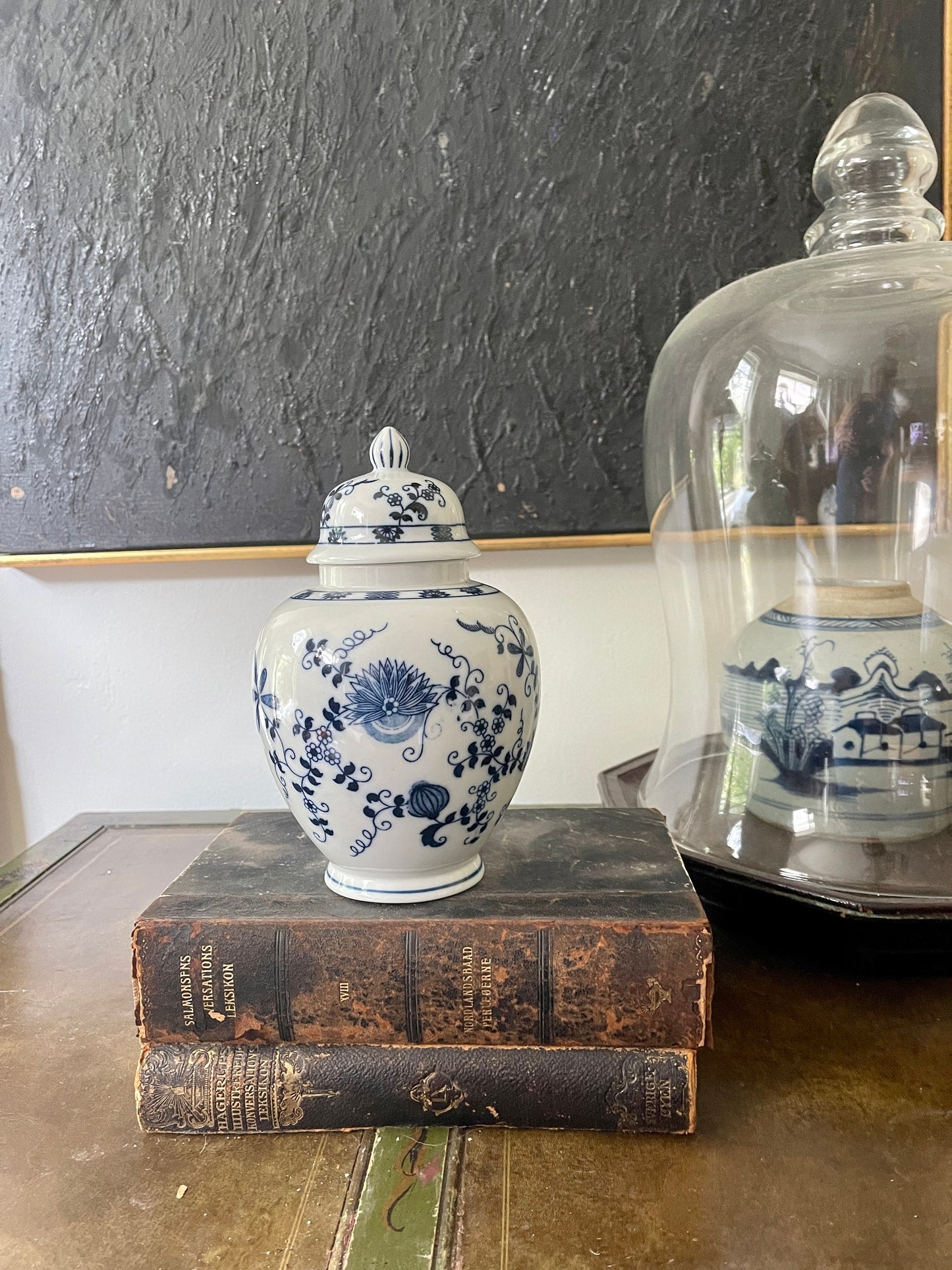 Vintage blue and white Seymour Mann ginger jar in Vienna Woods pattern