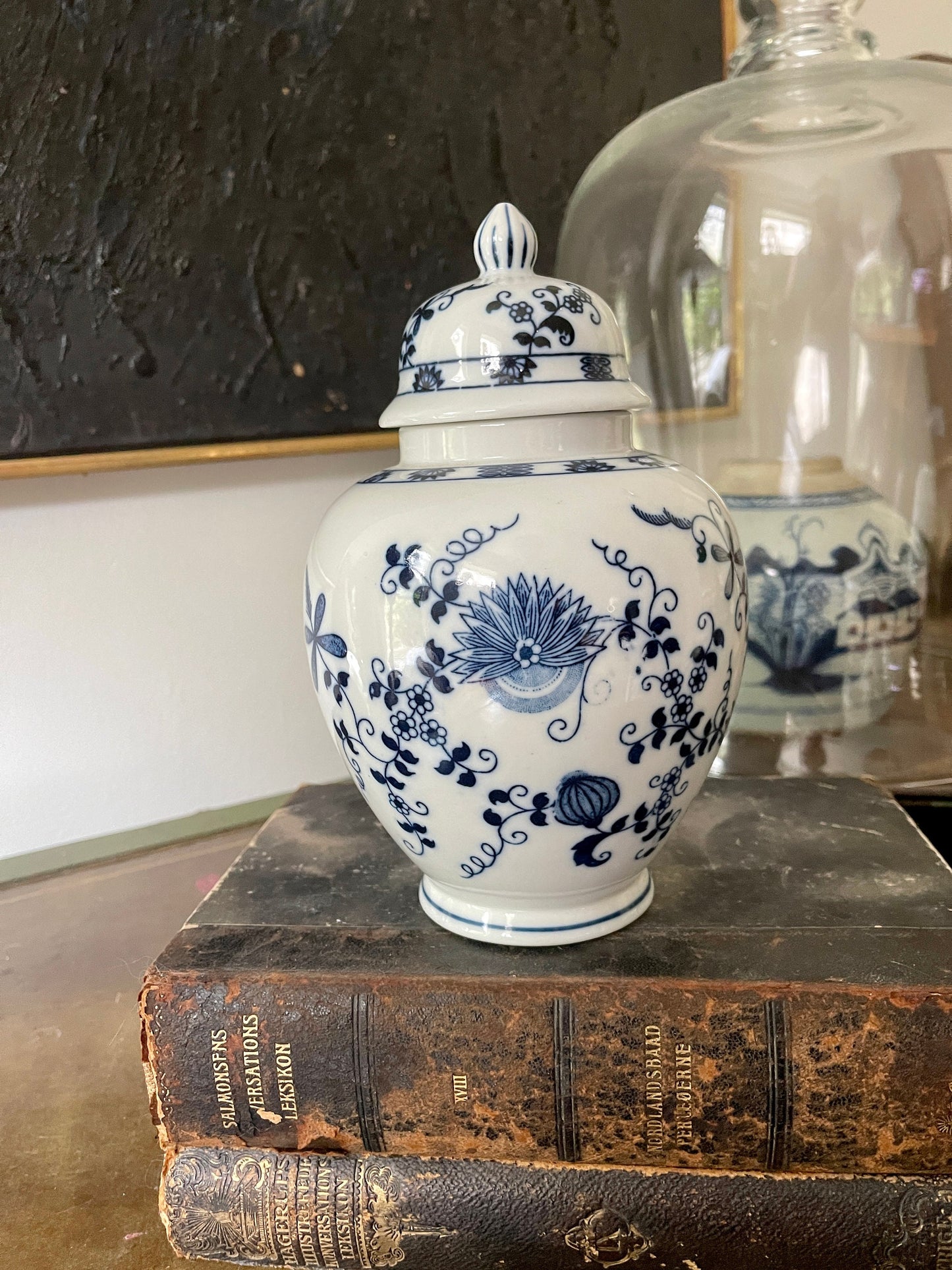 Vintage blue and white Seymour Mann ginger jar in Vienna Woods pattern