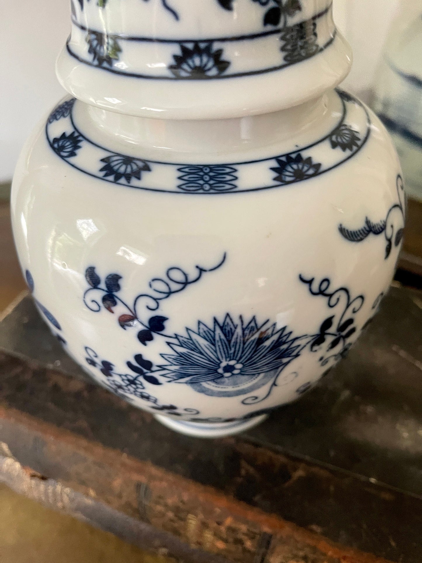 Vintage blue and white Seymour Mann ginger jar in Vienna Woods pattern