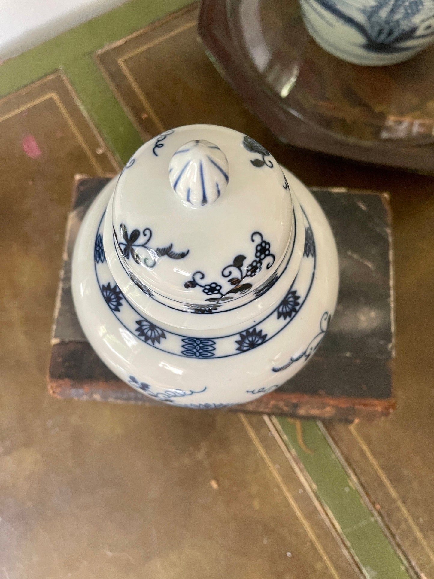 Vintage blue and white Seymour Mann ginger jar in Vienna Woods pattern