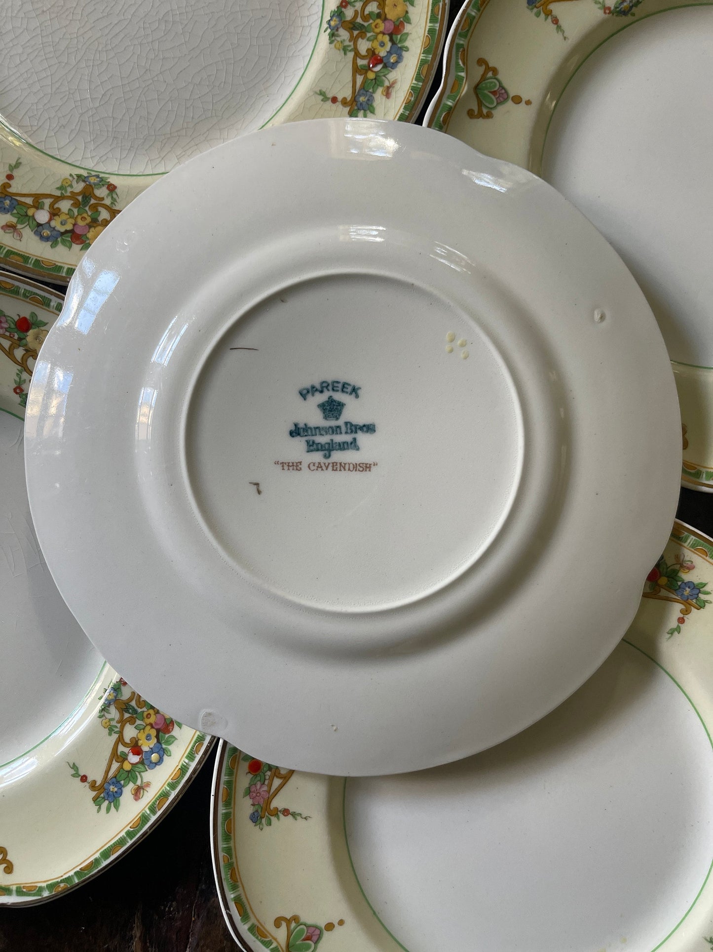 Set of Five (5) Vintage Johnson Brothers 8 7/8” Plates Pareek The Cavendish