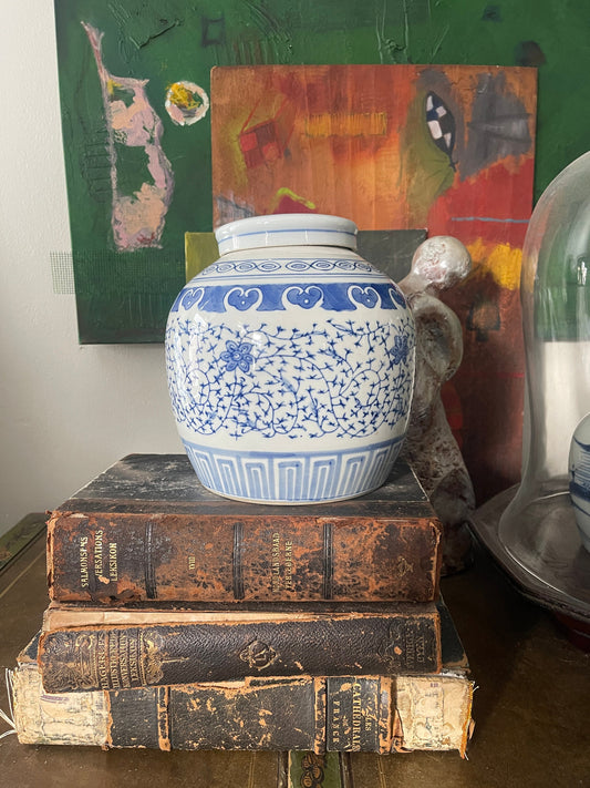 Vintage 1980s Blue and White Chinoiserie Ginger Jar