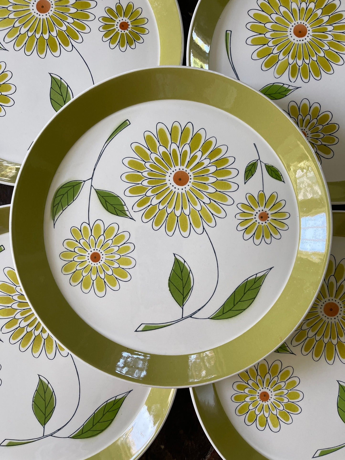 Set of Six (6) Avocado Green 1960s Mikasa Floral 10.75” Plates in Duplex Pattern